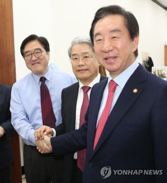 왼쪽부터 우원식 더불어민주당, 김동철 바른미래당, 김성태 자유한국당 원내대표. 사진=연합뉴스